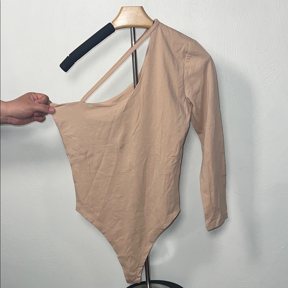 🐇 Niccy One-Shoulder Beige Bodysuit
